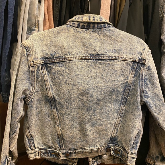 Distressed Acid Wash Denim Jacket - Picture 5 of 7